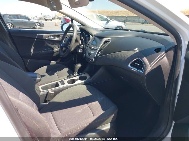 40212901 :رقم المزاد ، 1G1BC5SM8H7208314 vin ، 2017 Chevrolet Cruze Ls Auto مزاد بيع