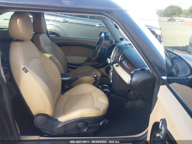 2009 MINI COOPER S CLUBMAN WMWMM335X9TP74540 Photo 4