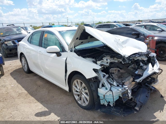 Toyota CAMRY LE 2021 4T1C11AK8MU464826 головне зображення