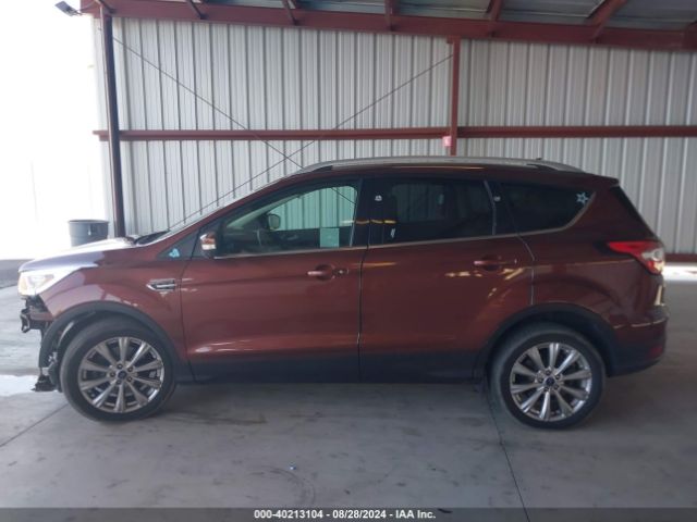 1FMCU9J9XJUB61366 Ford Escape Titanium