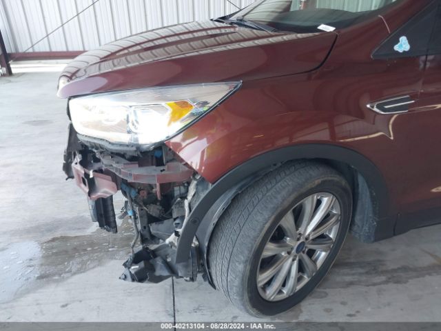 1FMCU9J9XJUB61366 Ford Escape Titanium