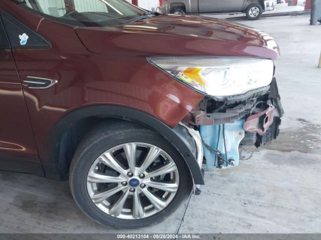 1FMCU9J9XJUB61366 Ford Escape Titanium
