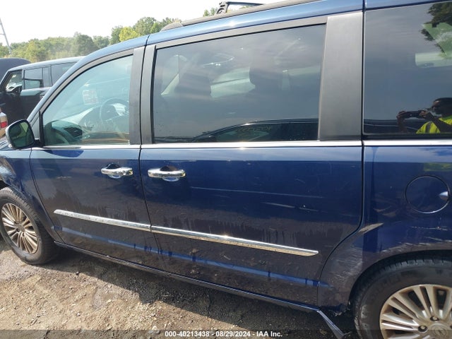 2C4RC1CG5GR189595 Chrysler Town & Country Touring-l Anniversary Edition