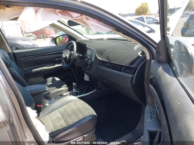 2019 MITSUBISHI OUTLANDER JA4AD3A32KZ046599 Photo 4