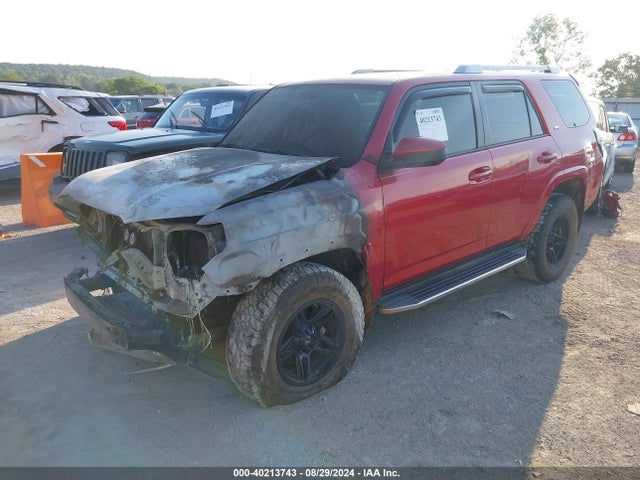 Toyota 4RUNNER SR5 2018 JTEBU5JR9J5505249 Image 2
