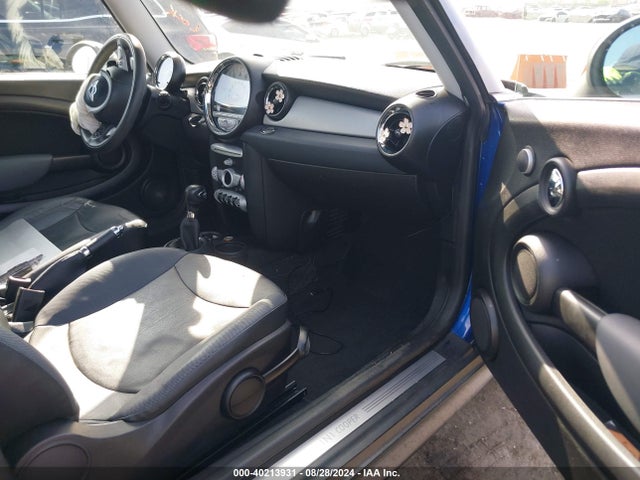 2009 MINI COOPER WMWMF33599TW70342 Photo 4