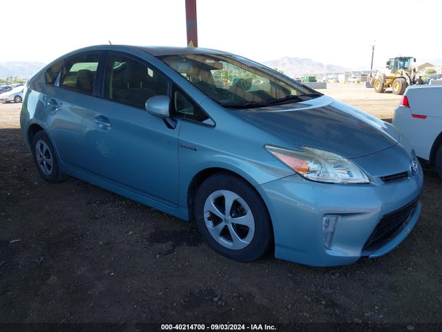 Toyota Prius Two 2015 JTDKN3DU3F1943415 главное изображение