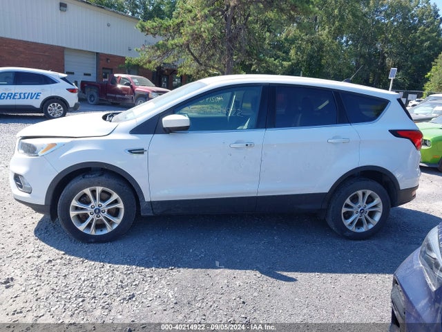 Ford ESCAPE SE 2019 1FMCU9GD3KUC07522 Image 14
