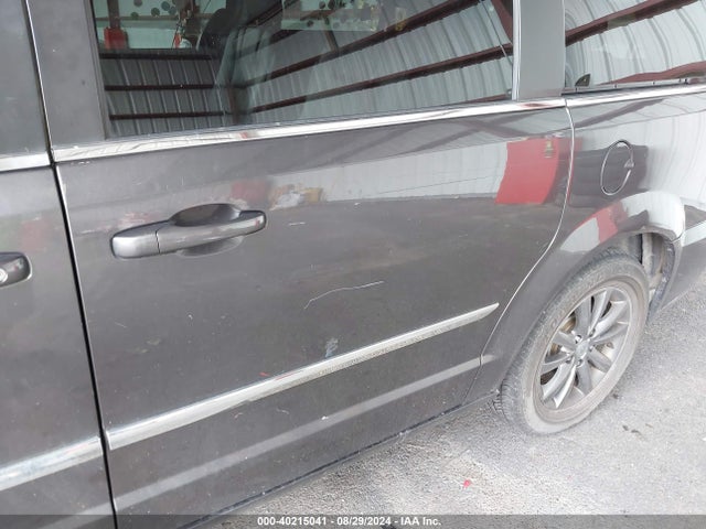 2C4RC1HG5FR610111 Chrysler Town & Country S