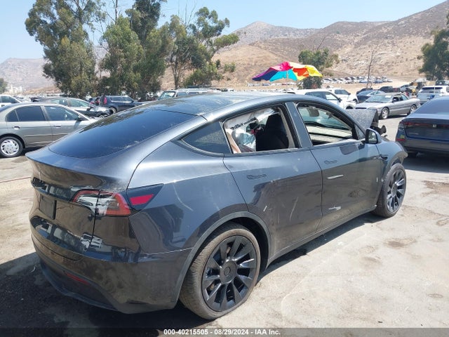 2024 TESLA MODEL Y 7SAYGAEE8RF030230 Photo 3
