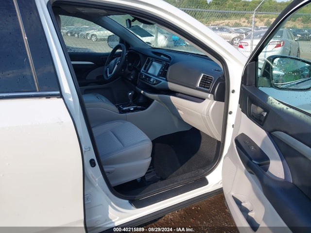 Toyota Highlander Le Plus 2019 5TDBZRFH2KS969234 Image 5