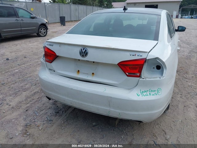 1VWBS7A30FC082093 Volkswagen Passat 1.8t Sport