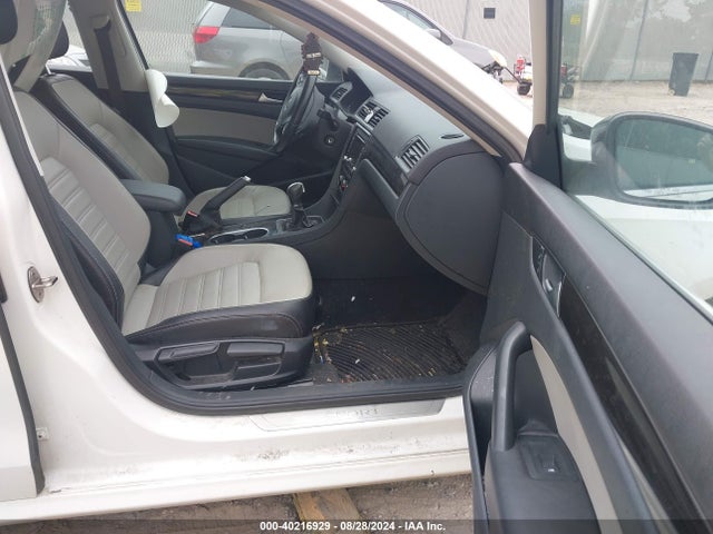 1VWBS7A30FC082093 Volkswagen Passat 1.8t Sport