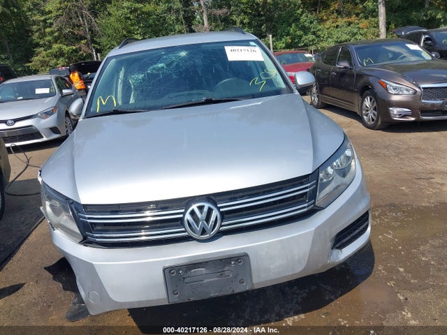 WVGAV7AXXFW511713 Volkswagen TIGUAN SE