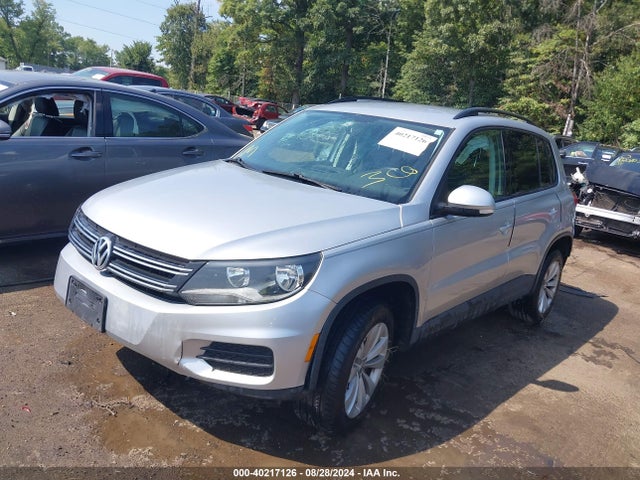 WVGAV7AXXFW511713 Volkswagen TIGUAN SE