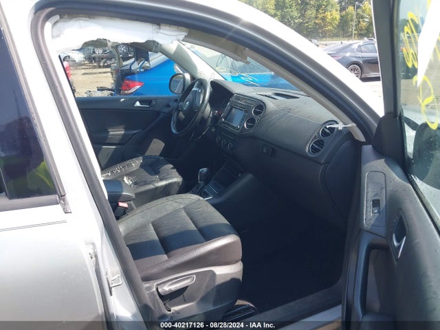 WVGAV7AXXFW511713 Volkswagen TIGUAN SE
