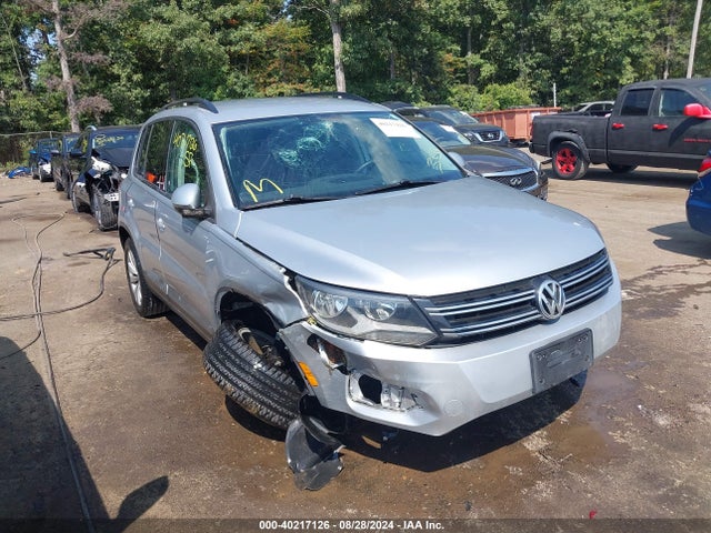 WVGAV7AXXFW511713 Volkswagen TIGUAN SE