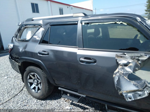 Toyota 4runner Trd Off Road 2018 JTEBU5JR2J5491047 Image 18