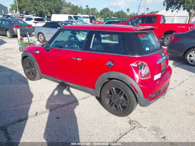 2011 MINI COOPER S WMWSV3C5XBTY12648 Photo 2