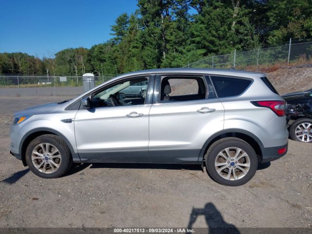 1FMCU9G93HUC89000 Ford ESCAPE SE
