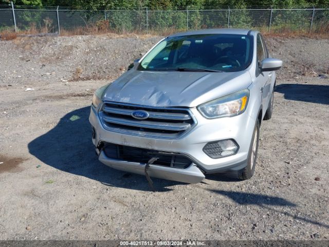 1FMCU9G93HUC89000 Ford ESCAPE SE