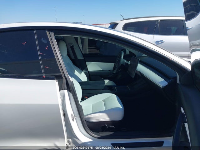 2021 TESLA MODEL 3 5YJ3E1EB9MF924989 Photo 4