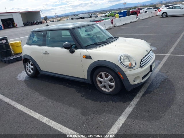 2010 MINI COOPER WMWMF3C57ATZ66867 Photo 0