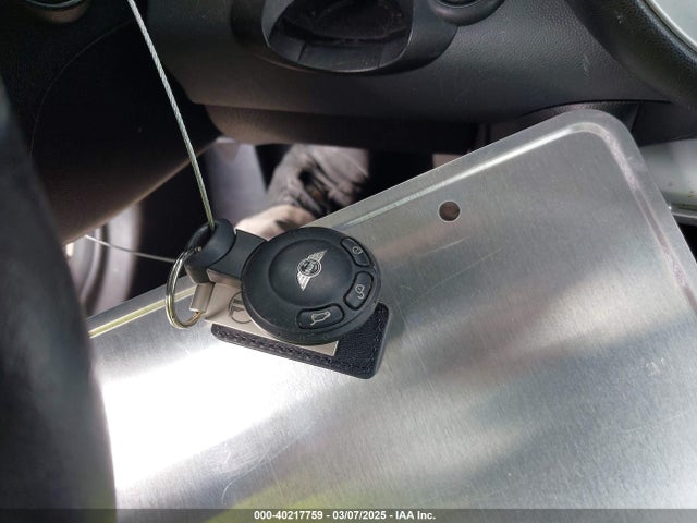 2010 MINI COOPER WMWMF3C57ATZ66867 Photo 10