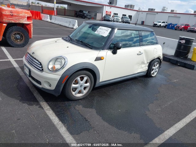 2010 MINI COOPER WMWMF3C57ATZ66867 Photo 1