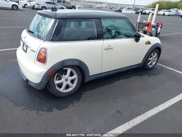2010 MINI COOPER WMWMF3C57ATZ66867 Photo 3
