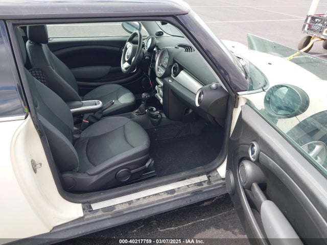 2010 MINI COOPER WMWMF3C57ATZ66867 Photo 4