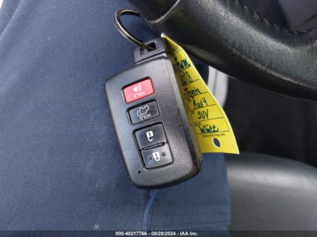 2T3NFREV4JW451779 Toyota RAV4 SE
