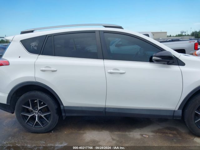 2T3NFREV4JW451779 Toyota RAV4 SE