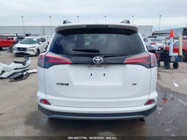 2T3NFREV4JW451779 Toyota RAV4 SE