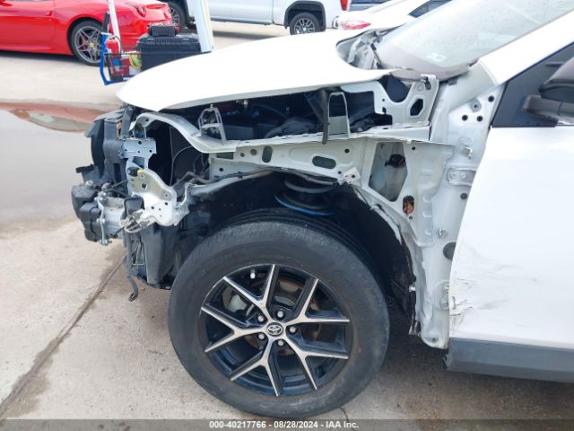 2T3NFREV4JW451779 Toyota RAV4 SE