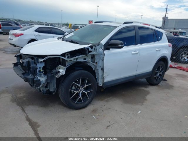 2T3NFREV4JW451779 Toyota RAV4 SE