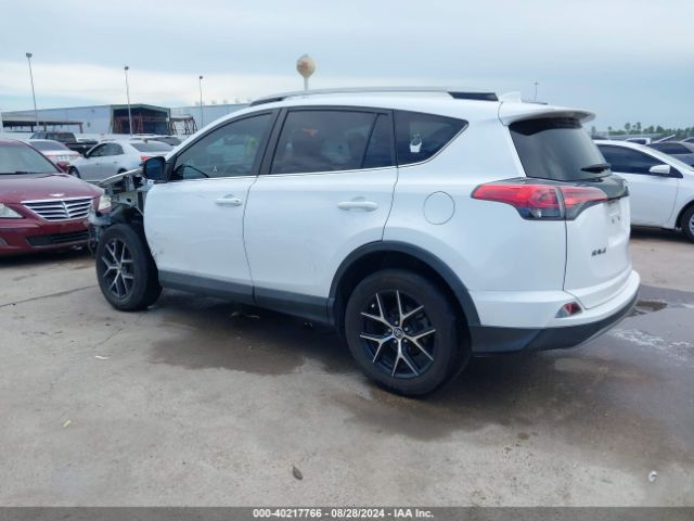 2T3NFREV4JW451779 Toyota RAV4 SE