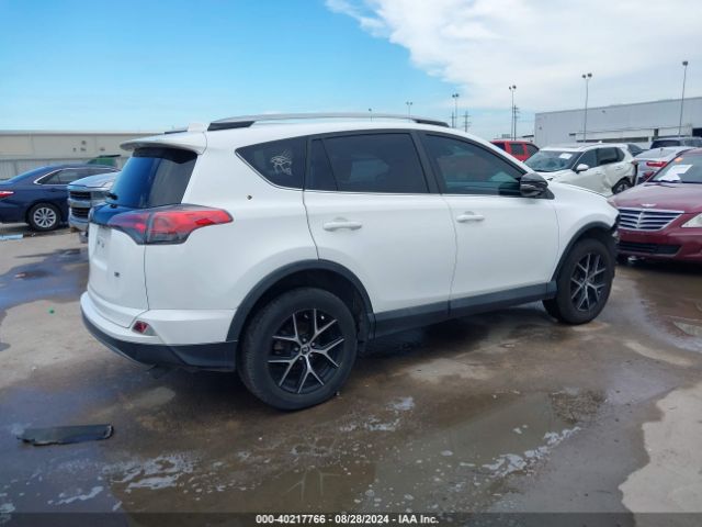 2T3NFREV4JW451779 Toyota RAV4 SE