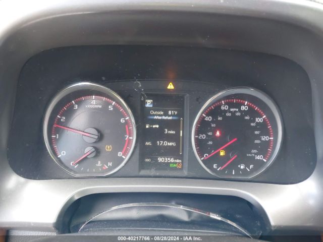 2T3NFREV4JW451779 Toyota RAV4 SE
