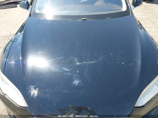 40217866 :رقم المزاد ، 5YJSA1DG8DFP03663 vin ، 2013 Tesla Model S مزاد بيع