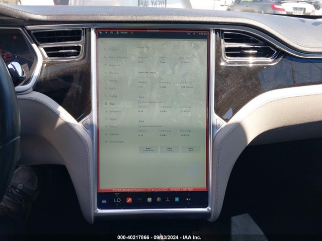 40217866 :رقم المزاد ، 5YJSA1DG8DFP03663 vin ، 2013 Tesla Model S مزاد بيع