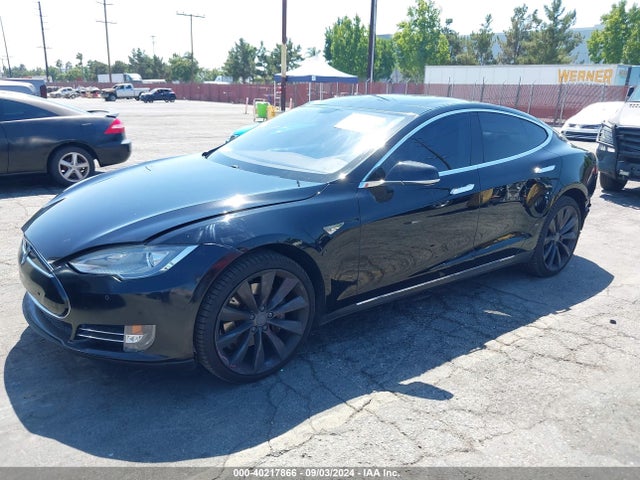 40217866 :رقم المزاد ، 5YJSA1DG8DFP03663 vin ، 2013 Tesla Model S مزاد بيع