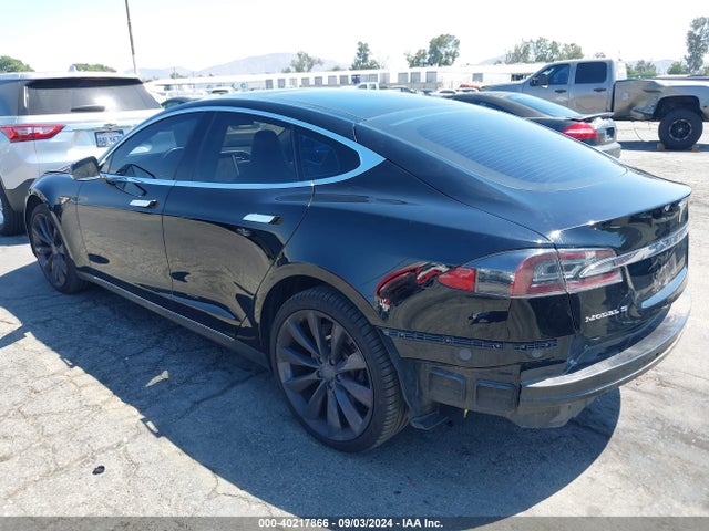 40217866 :رقم المزاد ، 5YJSA1DG8DFP03663 vin ، 2013 Tesla Model S مزاد بيع