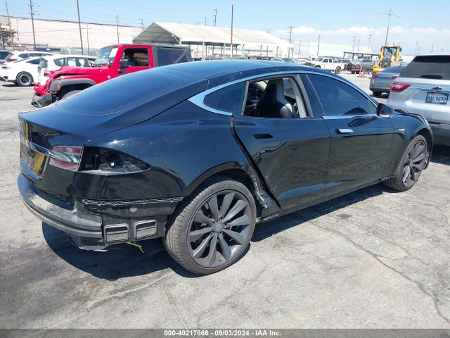 40217866 :رقم المزاد ، 5YJSA1DG8DFP03663 vin ، 2013 Tesla Model S مزاد بيع
