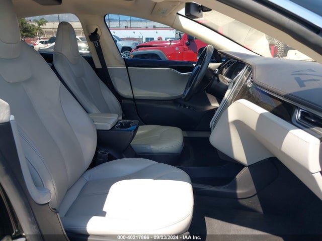40217866 :رقم المزاد ، 5YJSA1DG8DFP03663 vin ، 2013 Tesla Model S مزاد بيع