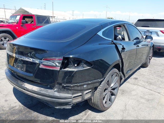 40217866 :رقم المزاد ، 5YJSA1DG8DFP03663 vin ، 2013 Tesla Model S مزاد بيع
