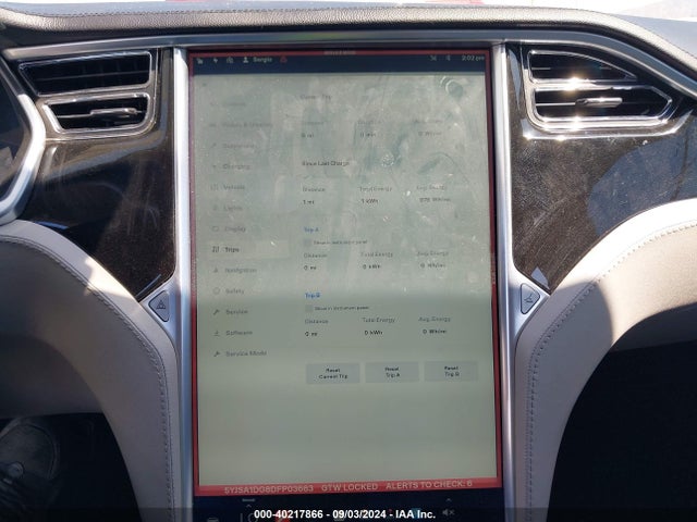 40217866 :رقم المزاد ، 5YJSA1DG8DFP03663 vin ، 2013 Tesla Model S مزاد بيع