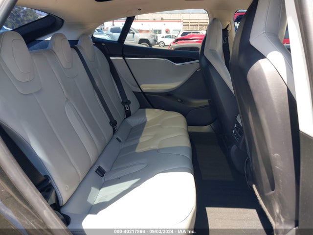 40217866 :رقم المزاد ، 5YJSA1DG8DFP03663 vin ، 2013 Tesla Model S مزاد بيع