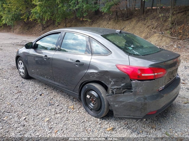 Ford FOCUS S 2015 1FADP3E23FL304011 Image 3