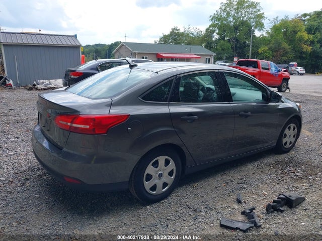 Ford FOCUS S 2015 1FADP3E23FL304011 Image 4